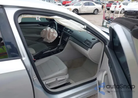 2015 Volkswagen Passat 1.8T Wolfsburg Edition из США, поврежденный, VIN 1VWAS7A31FC021234